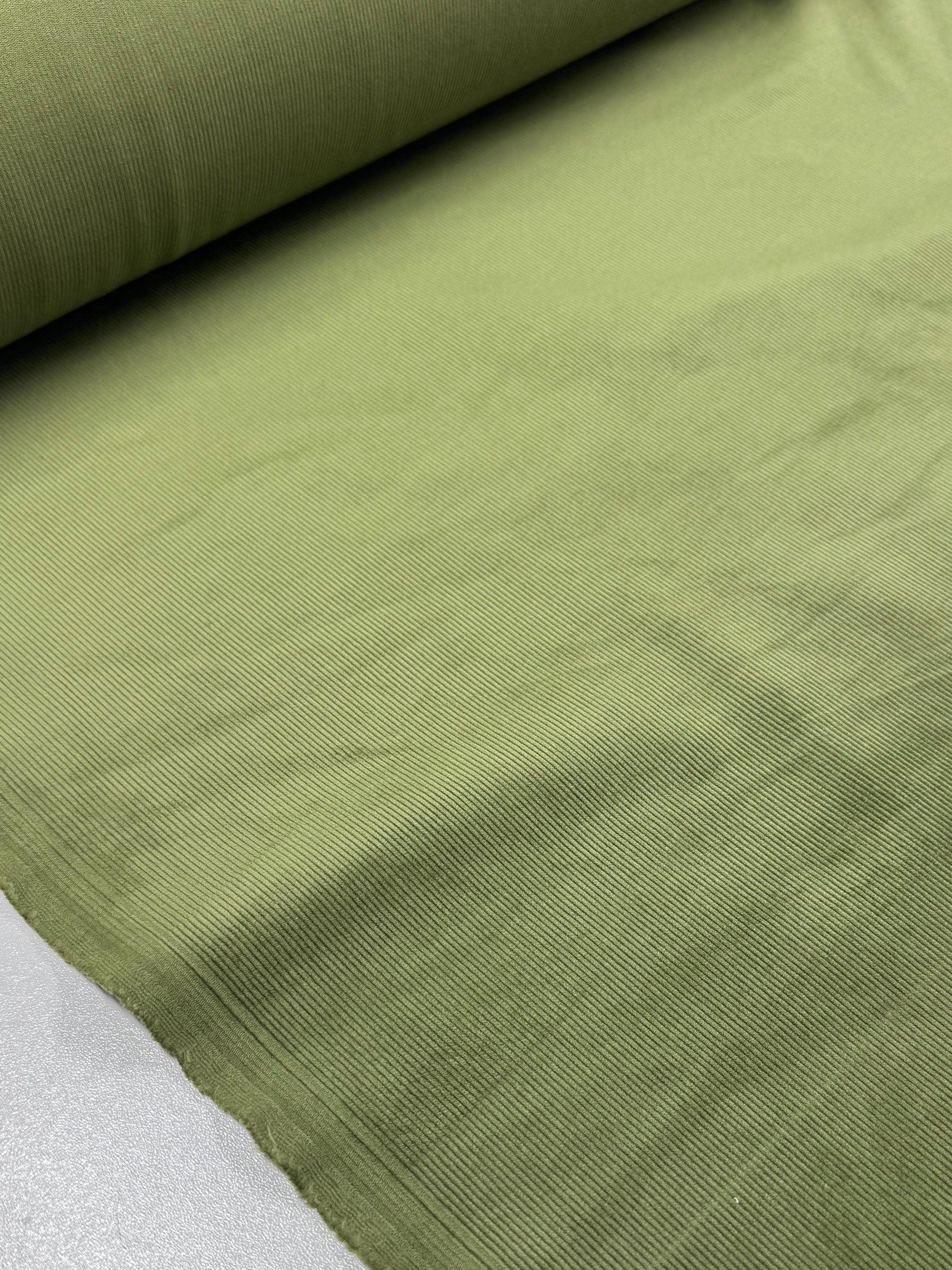 Micro Wale Corduroy - Avocado - 138cm