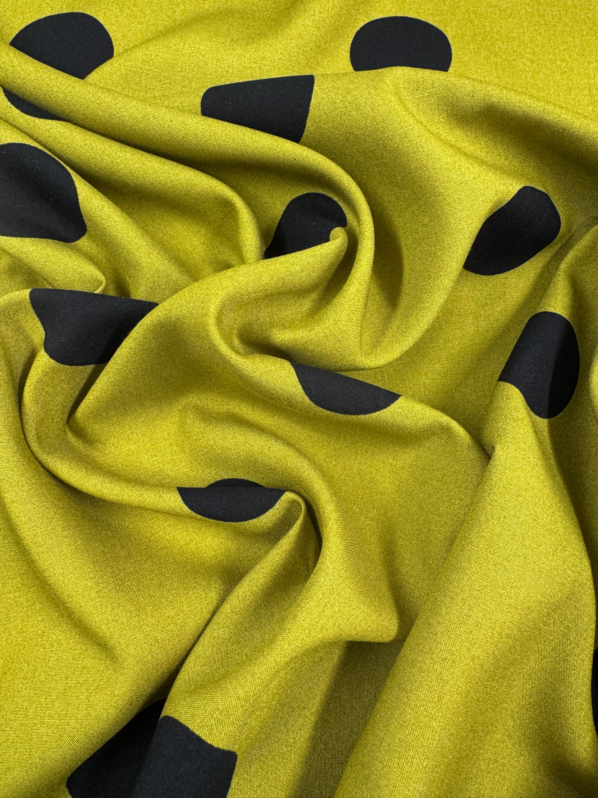 Silkyfall rayon
 - Citron Dots - 145cm